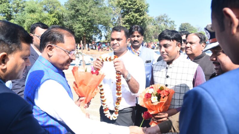 रायपुर : मुख्यमंत्री श्री विष्णु देव साय सरगुजा सम्भाग के जशपुर जिले के अंतर्गत आने वाले ग्राम बगीचा पहुंचे