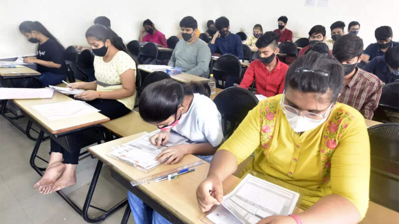 Board Exam 2024: आप भी बन सकते हैं बोर्ड परीक्षा के टॉपर, नोट करें खास टिप्स, मार्च तक रखें इन बातों का ख्याल